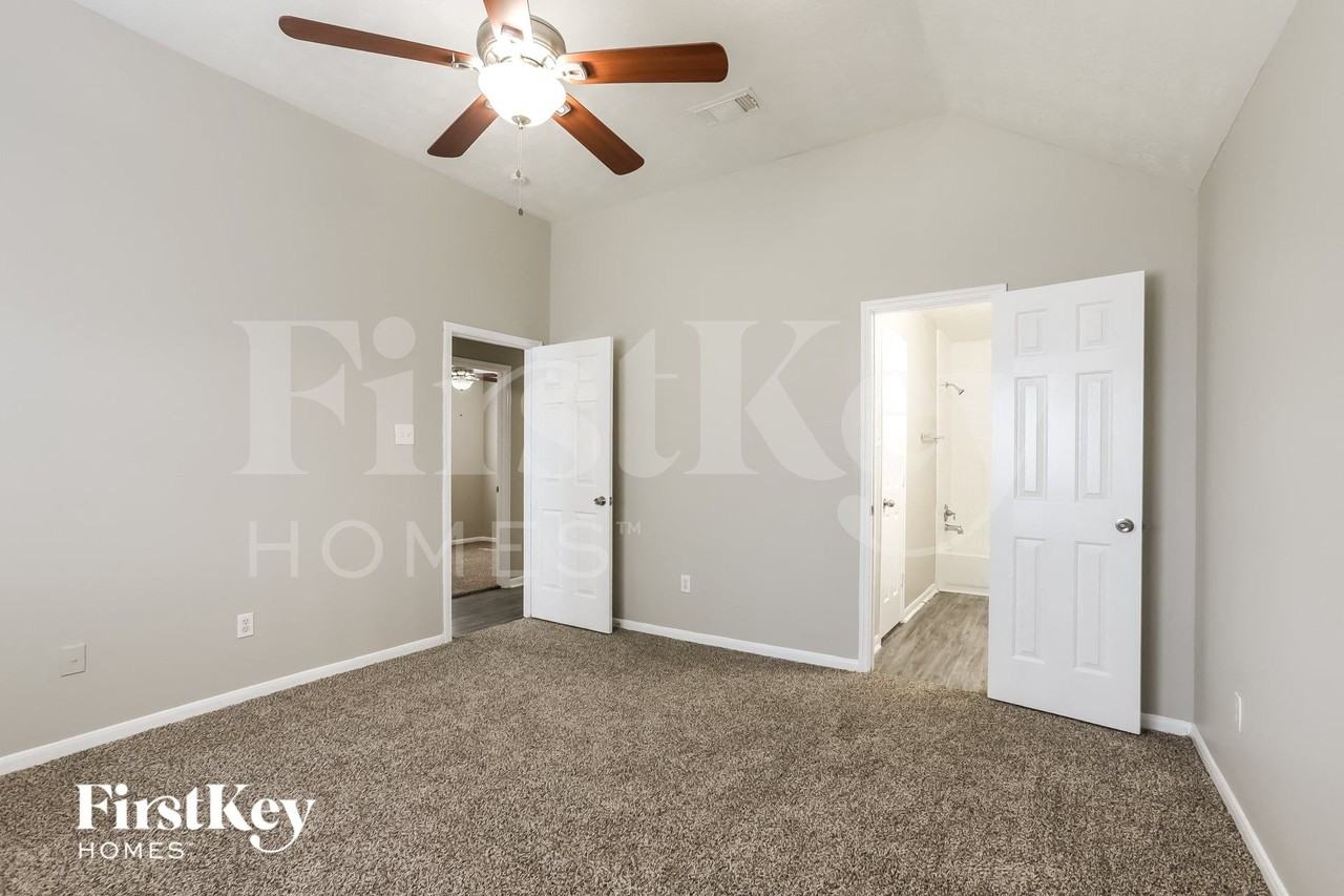 19375 Strathmore Place Ln - Photo 6 of 15