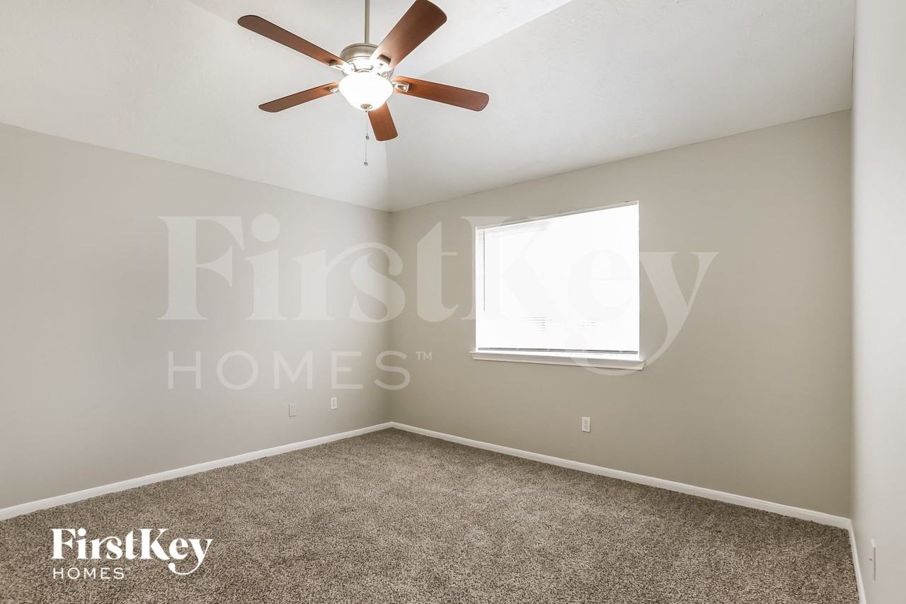 19375 Strathmore Place Ln - Photo 7 of 15