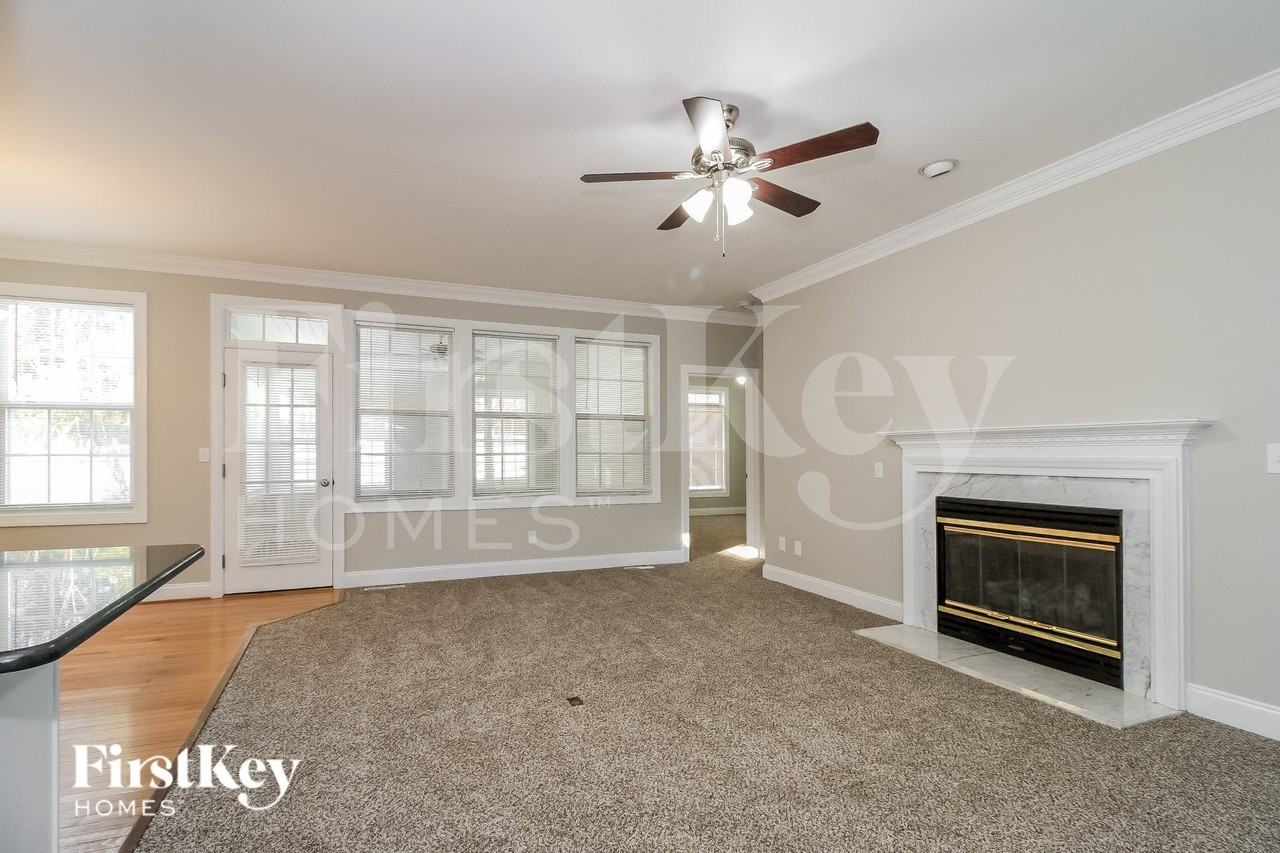 1835 Austin Place Ln - Photo 3 of 15