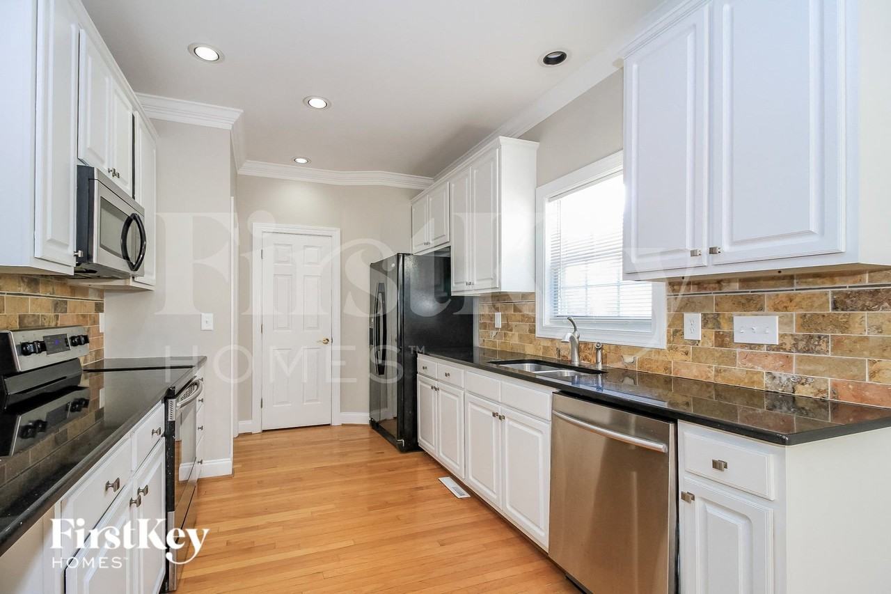 1835 Austin Place Ln - Photo 6 of 15