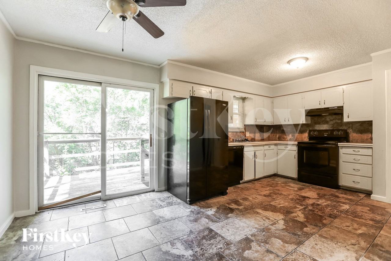 1805 S Speas Dr - Photo 4 of 16