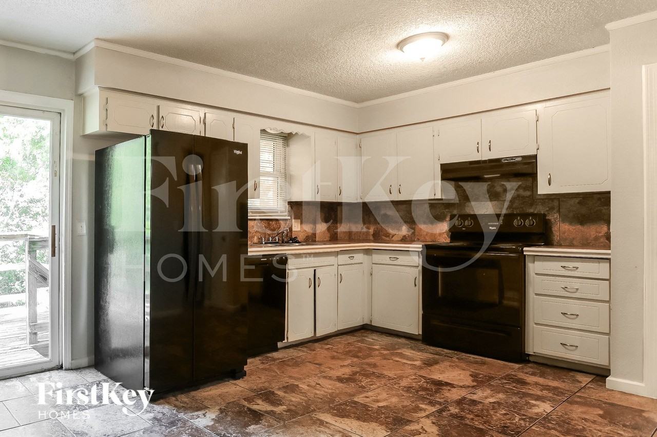 1805 S Speas Dr - Photo 6 of 16