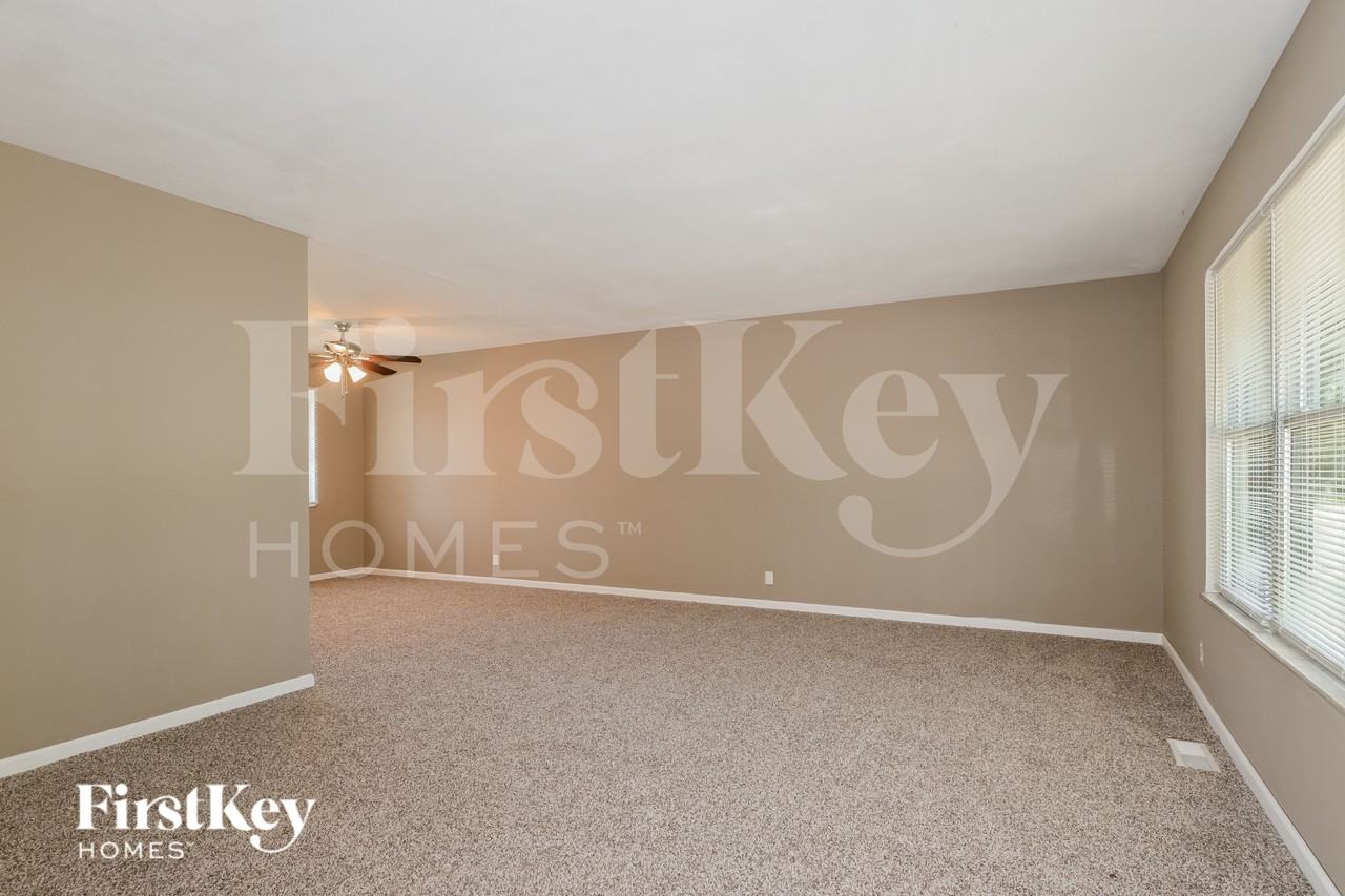 1785 Trotter Way - Photo 3 of 16