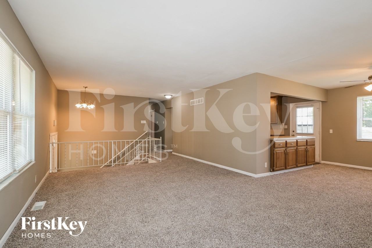 1785 Trotter Way - Photo 4 of 16