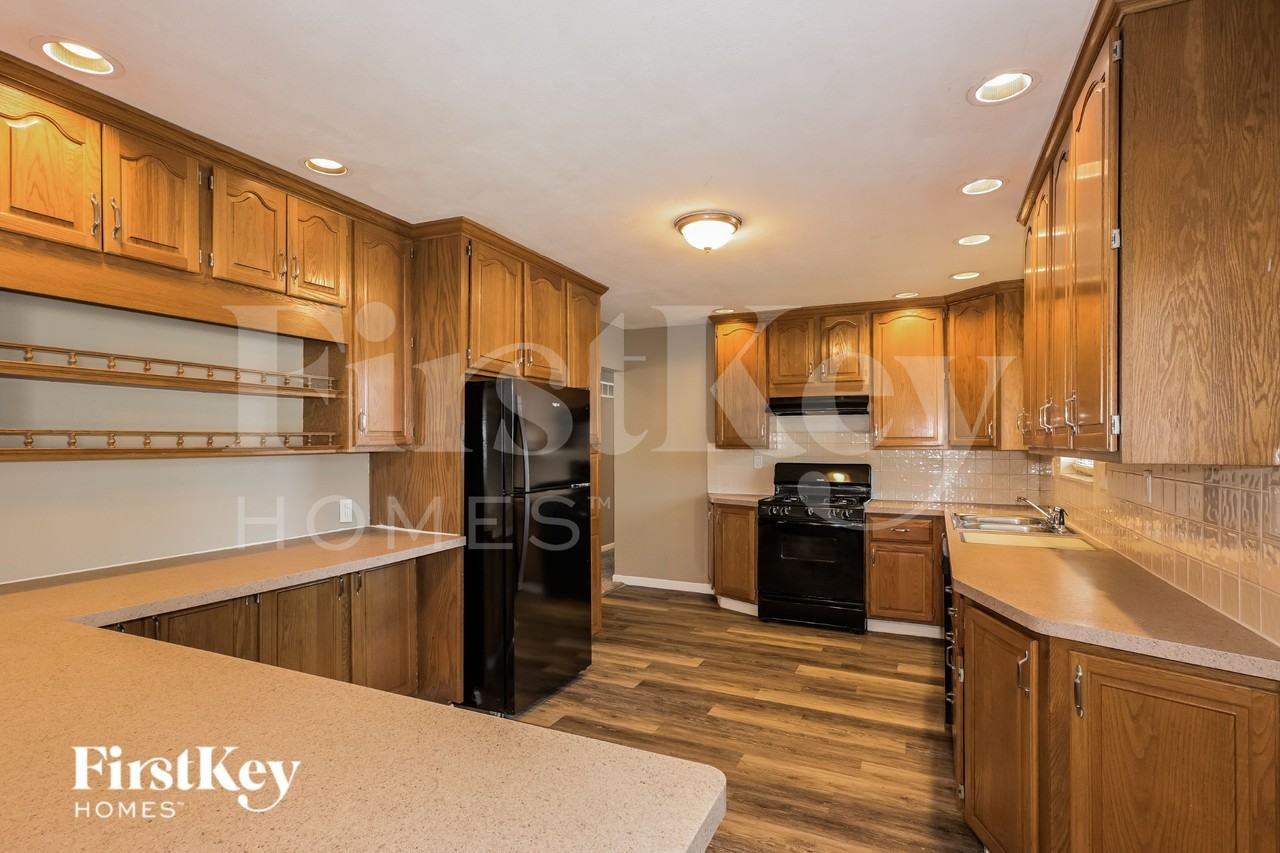 1785 Trotter Way - Photo 5 of 16