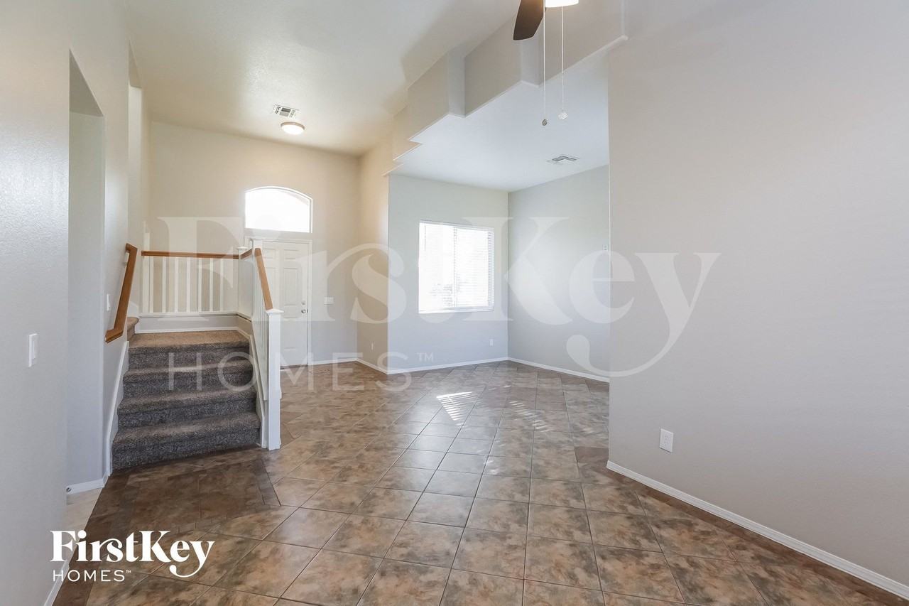 16136 W Desert Bloom St - Photo 4 of 15