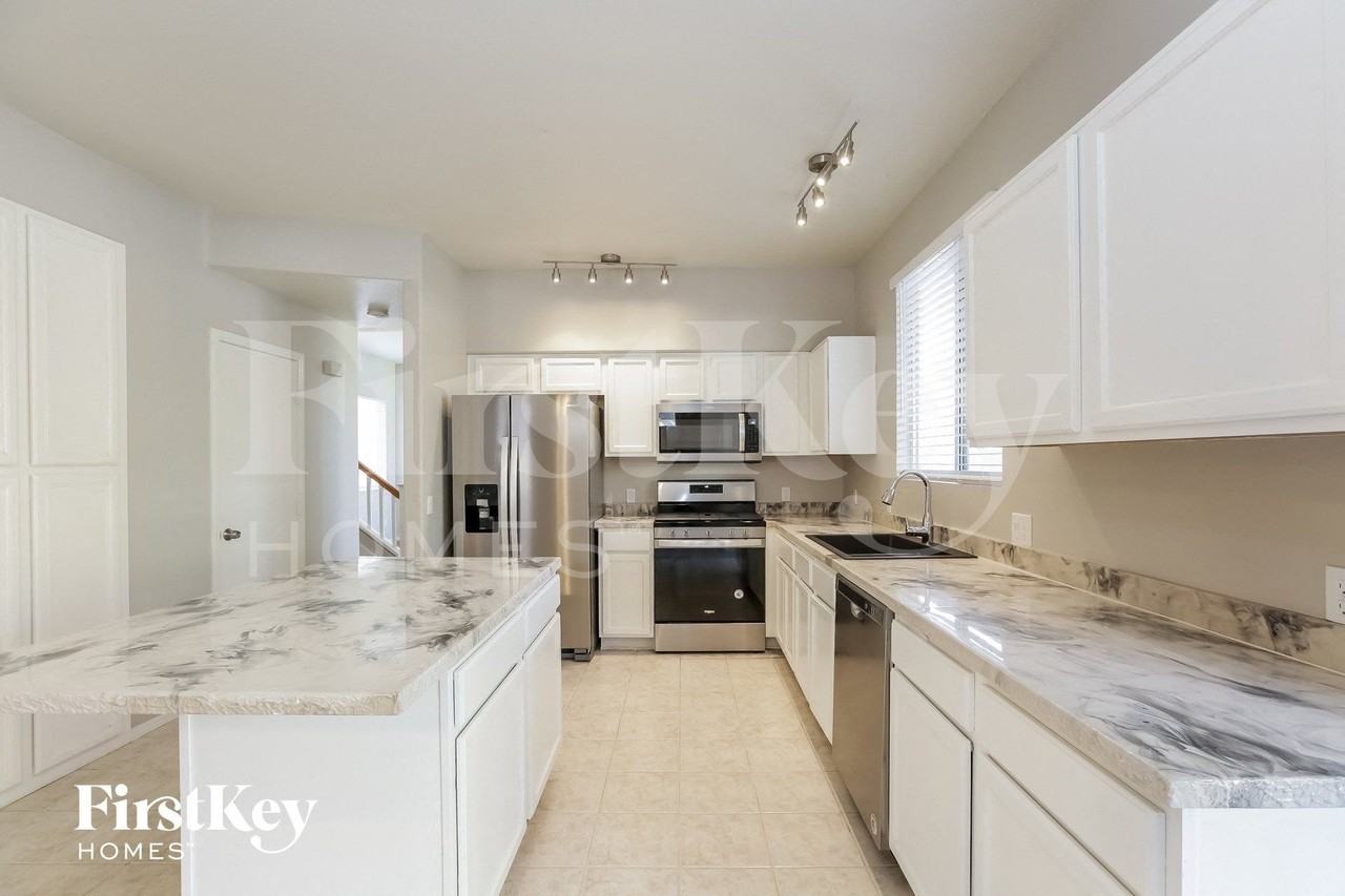 16136 W Desert Bloom St - Photo 5 of 15