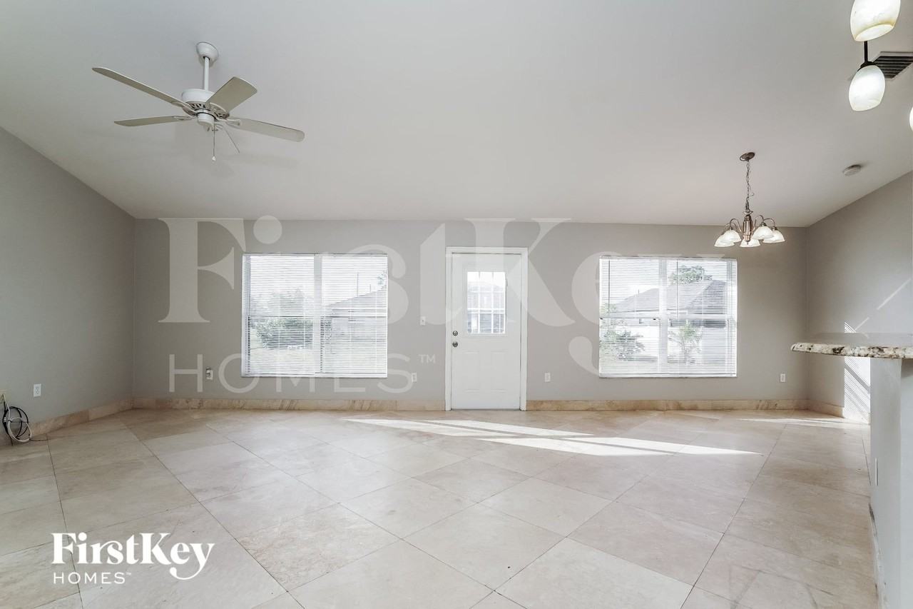1606 Sw 14th St - Photo 2 of 15