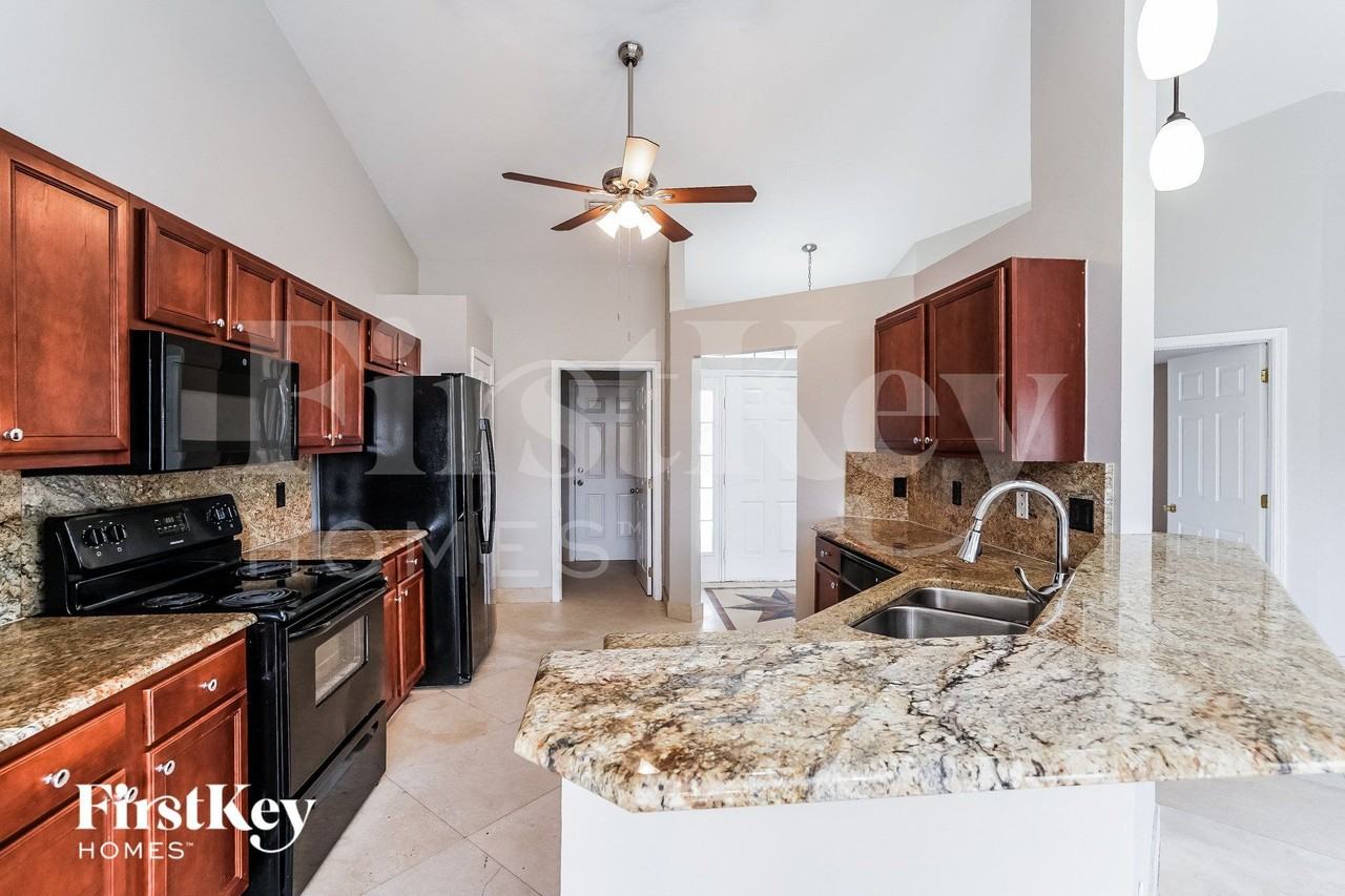 1606 Sw 14th St - Photo 5 of 15