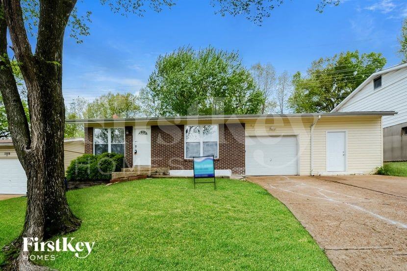 1555 Florida Dr - Photo 2 of 15