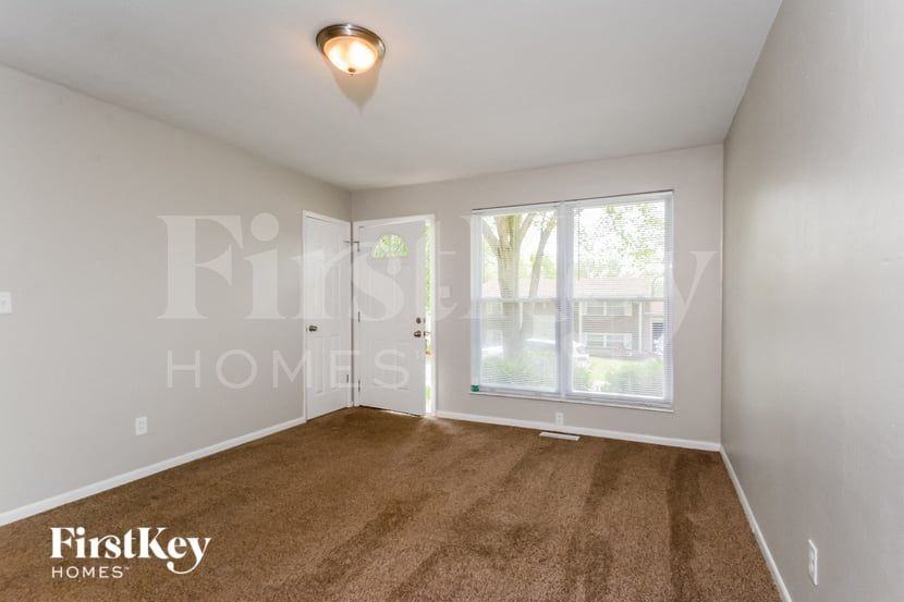 1555 Florida Dr - Photo 3 of 15