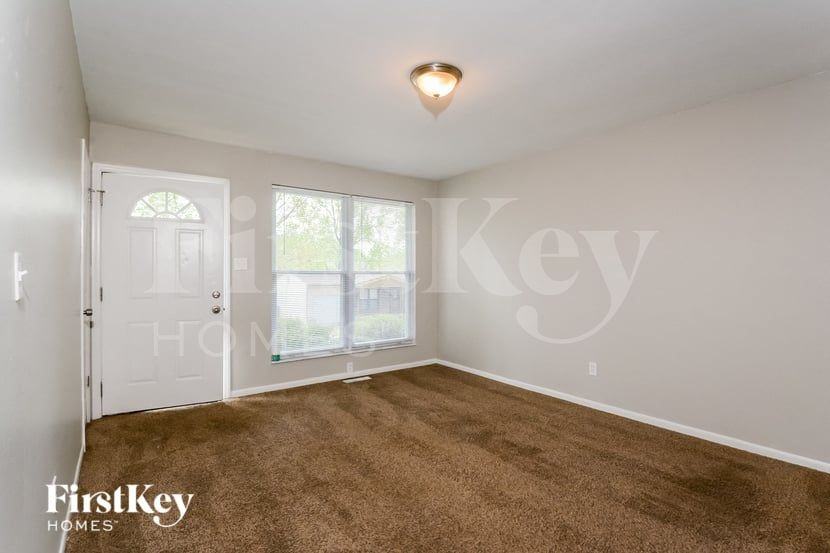 1555 Florida Dr - Photo 4 of 15