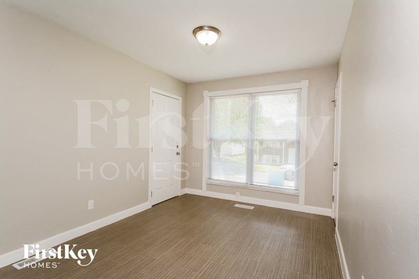 1555 Florida Dr - Photo 5 of 15