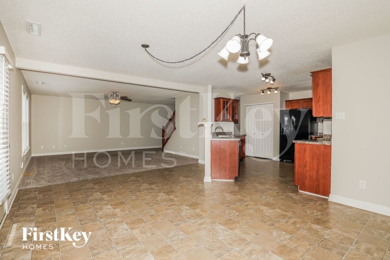 1443 Dowell St - Photo 5 of 16