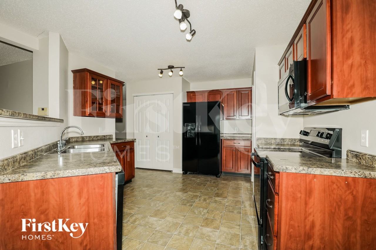 1443 Dowell St - Photo 6 of 16