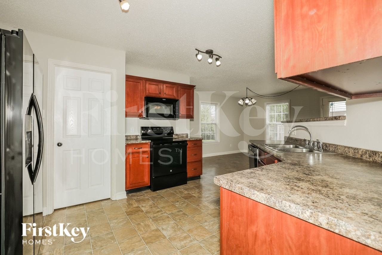 1443 Dowell St - Photo 7 of 16