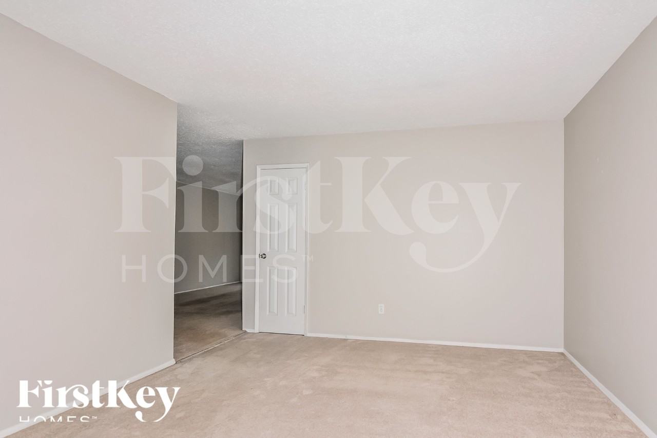 14389 Wild Fox Ct - Photo 3 of 15