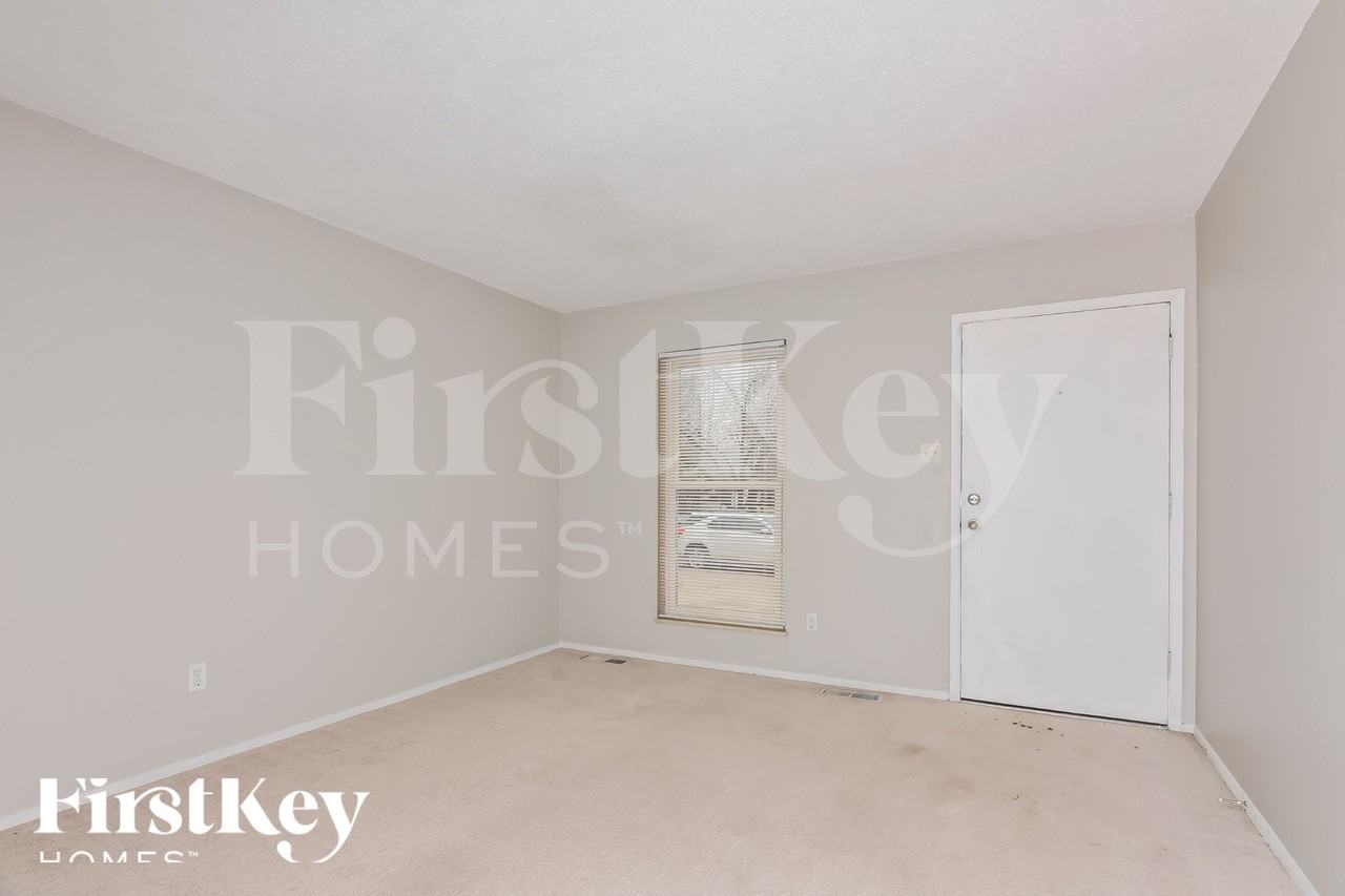 14389 Wild Fox Ct - Photo 4 of 15