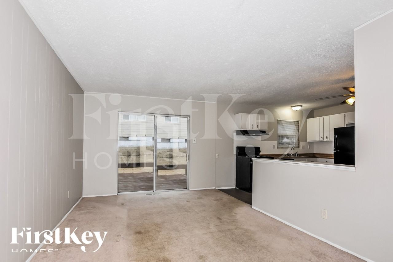14389 Wild Fox Ct - Photo 5 of 15