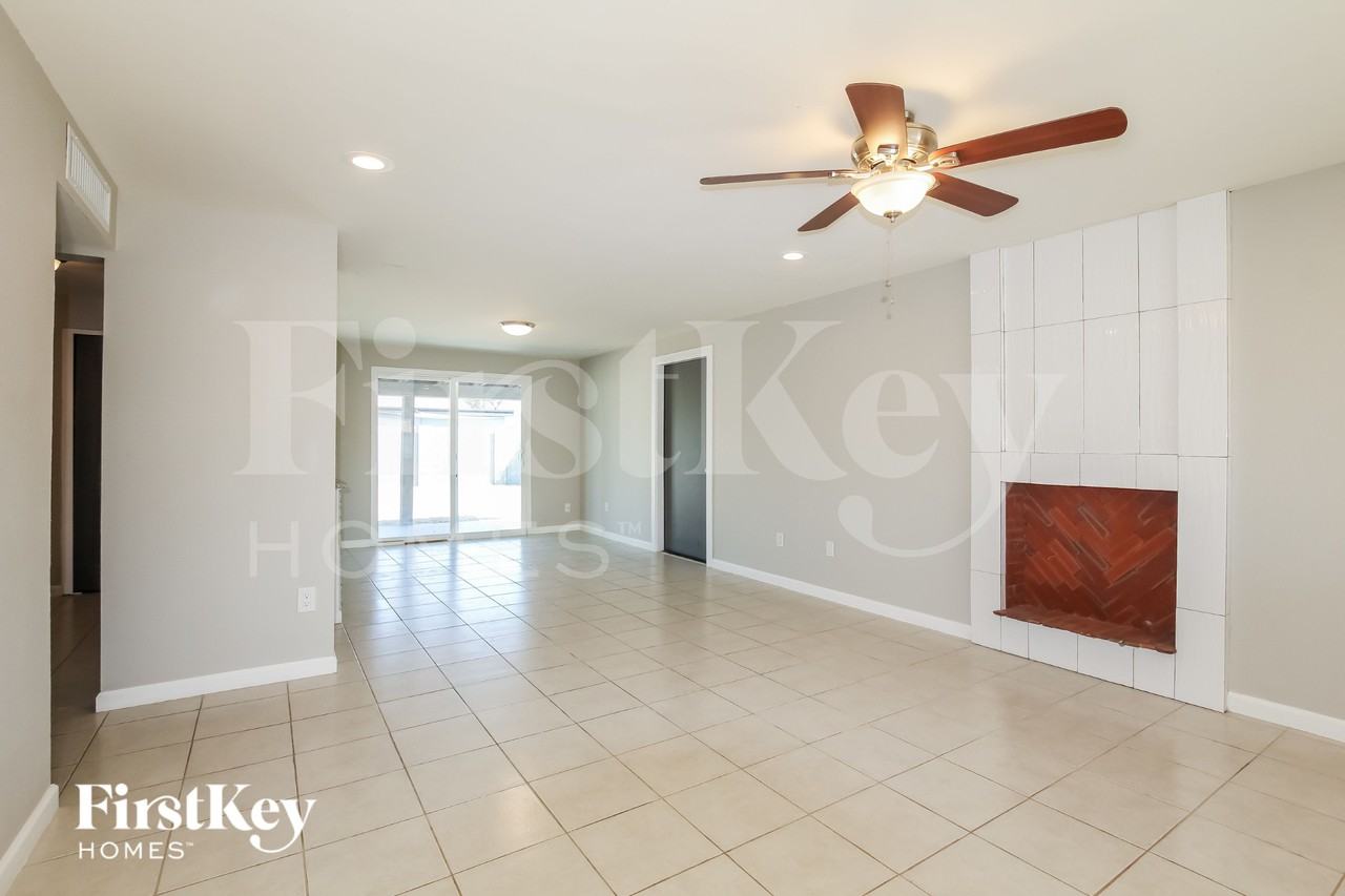 14049 N 37th Way - Photo 3 of 16