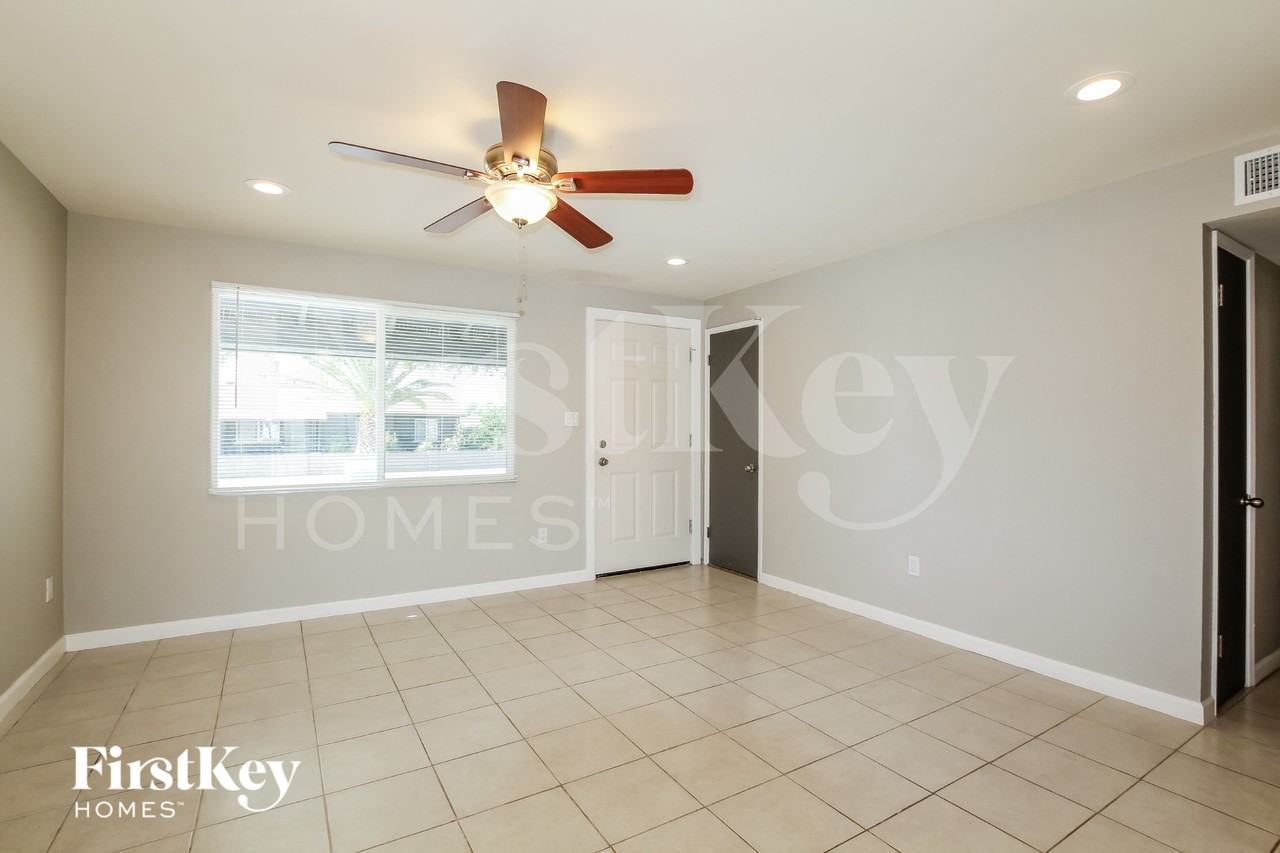 14049 N 37th Way - Photo 4 of 16