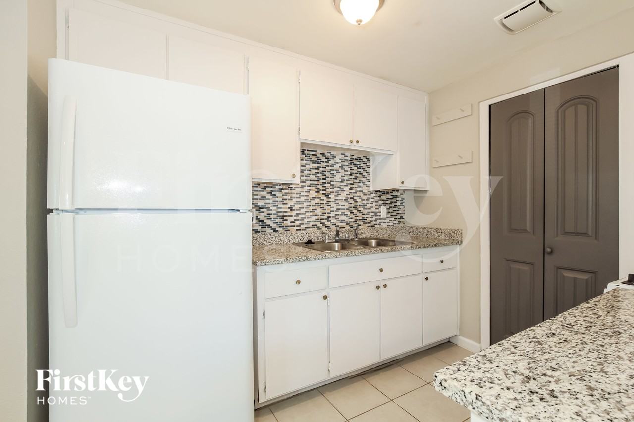 14049 N 37th Way - Photo 6 of 16
