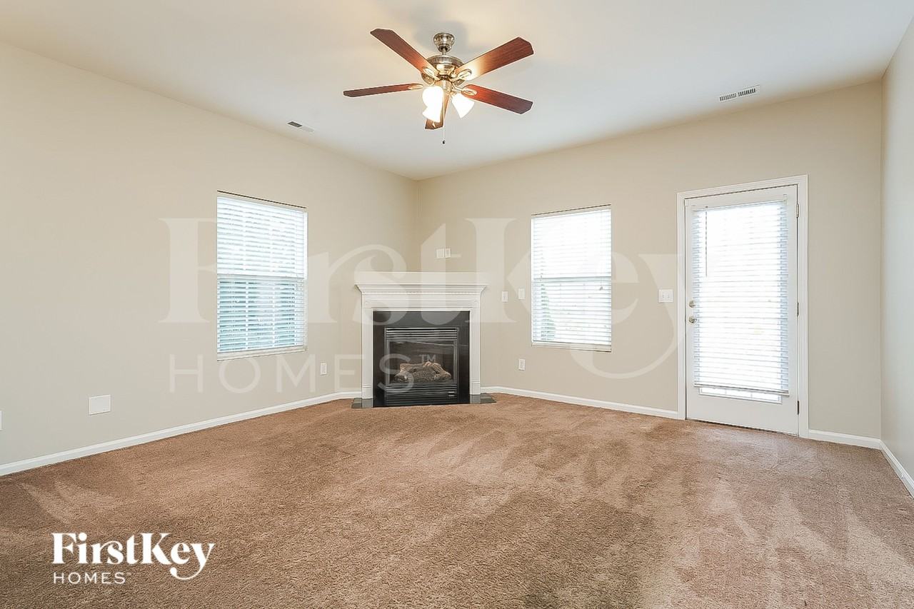 1301 Crystal Skye Ct - Photo 3 of 18