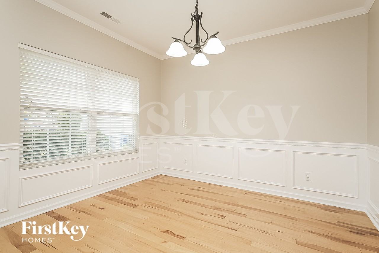 1301 Crystal Skye Ct - Photo 5 of 18
