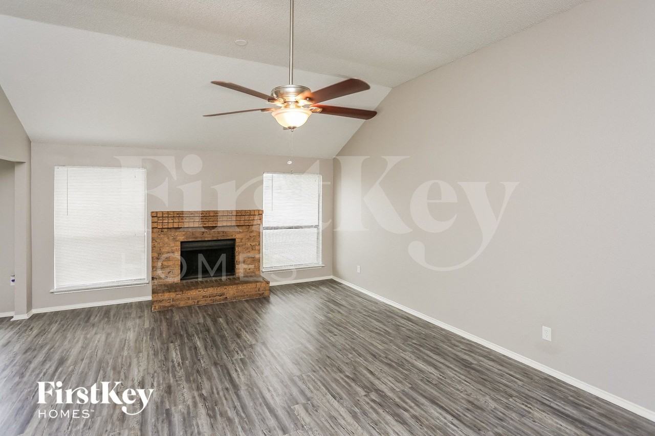 1269 Roan Dr - Photo 2 of 15