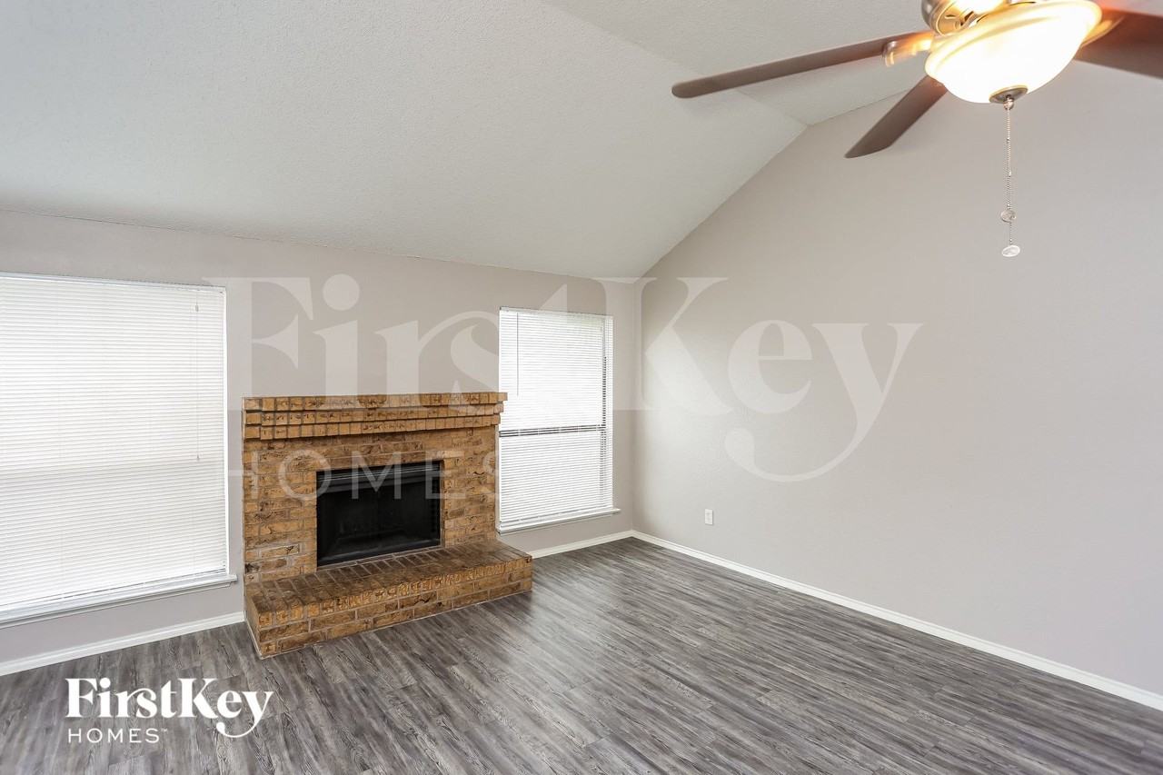 1269 Roan Dr - Photo 3 of 15
