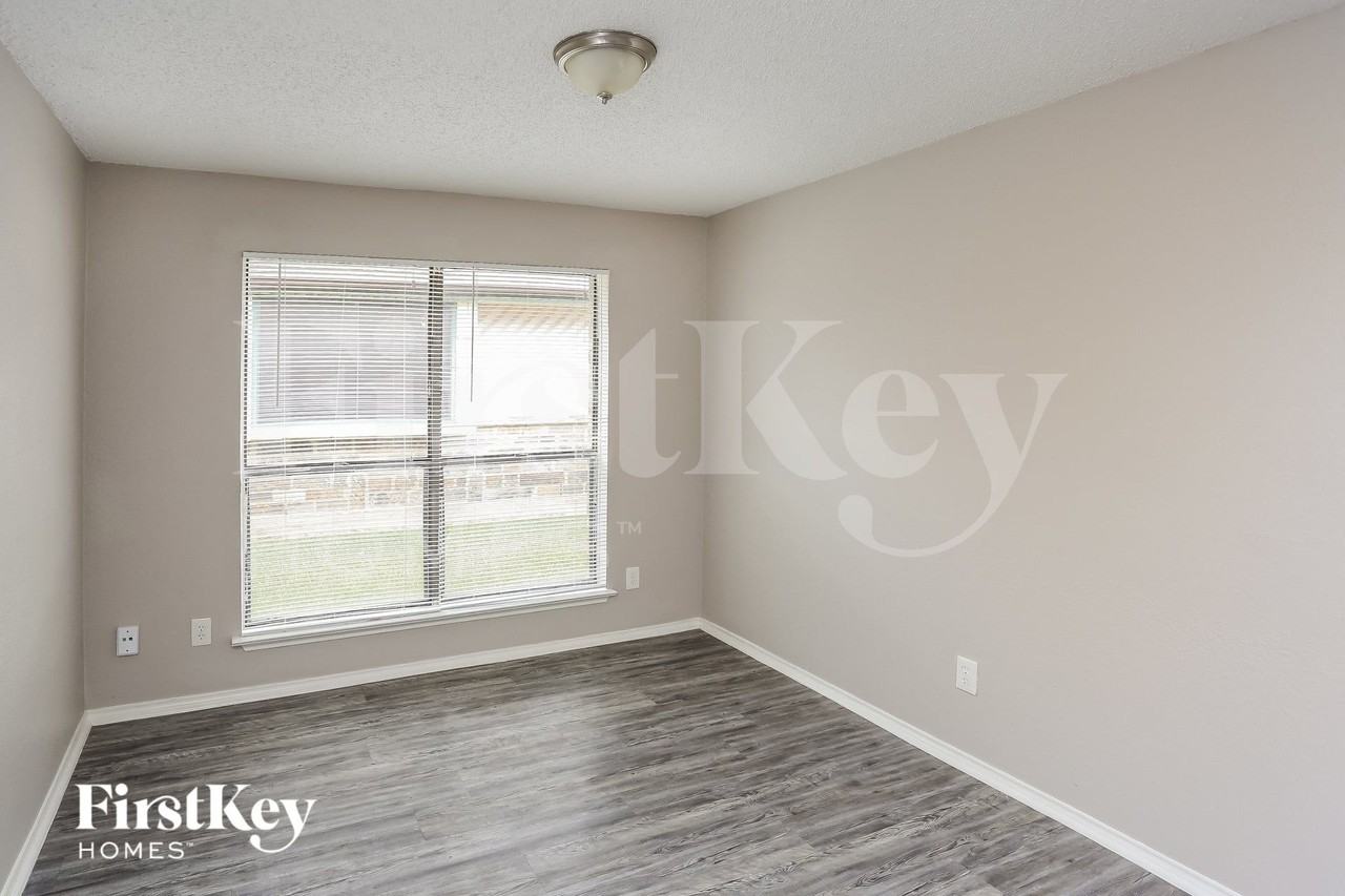 1269 Roan Dr - Photo 4 of 15