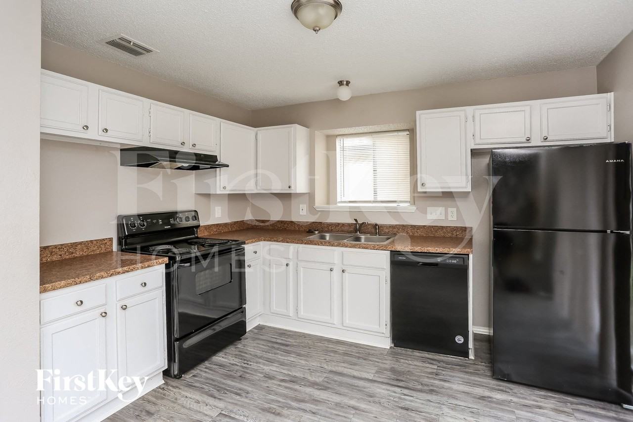 1269 Roan Dr - Photo 5 of 15