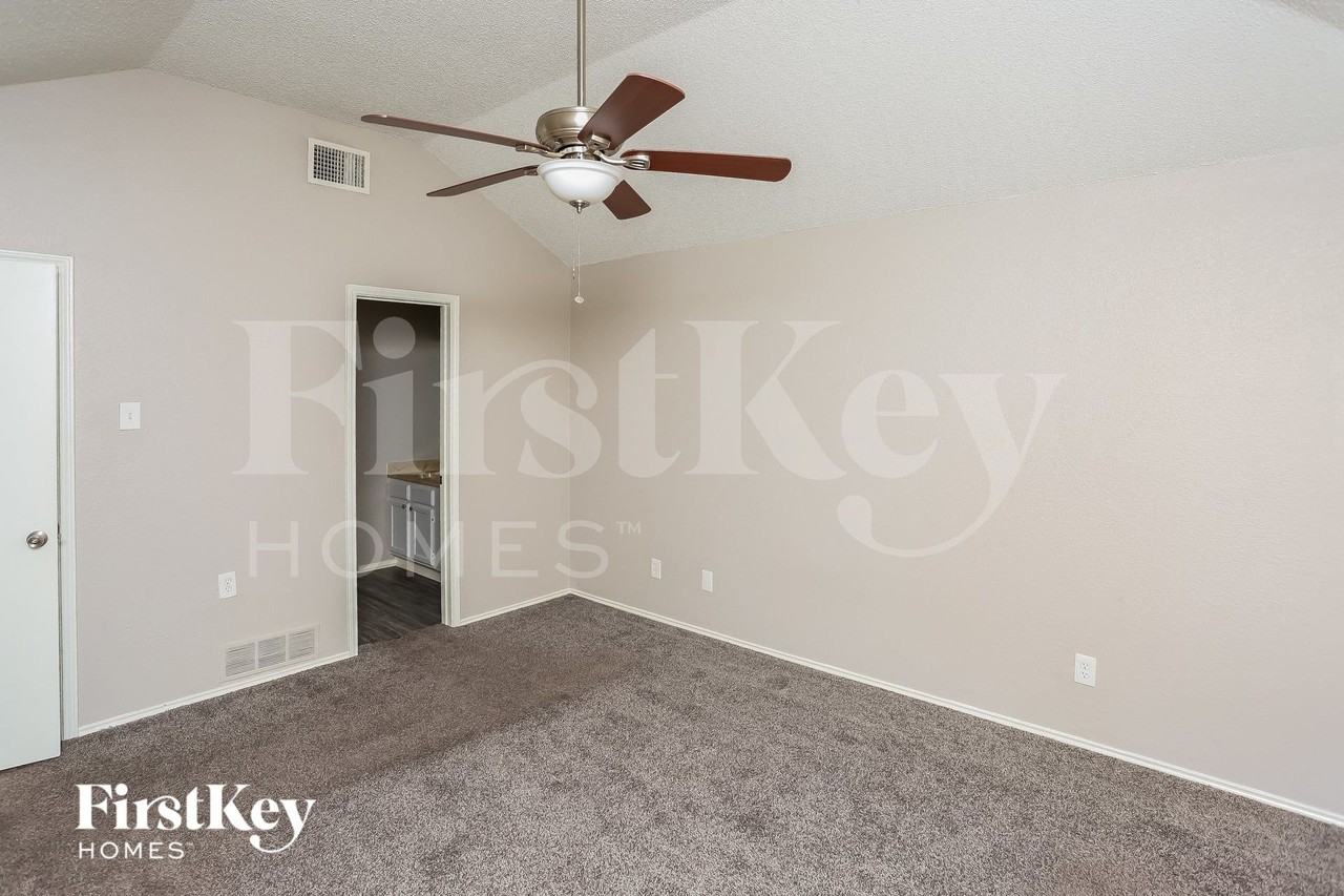 1269 Roan Dr - Photo 7 of 15