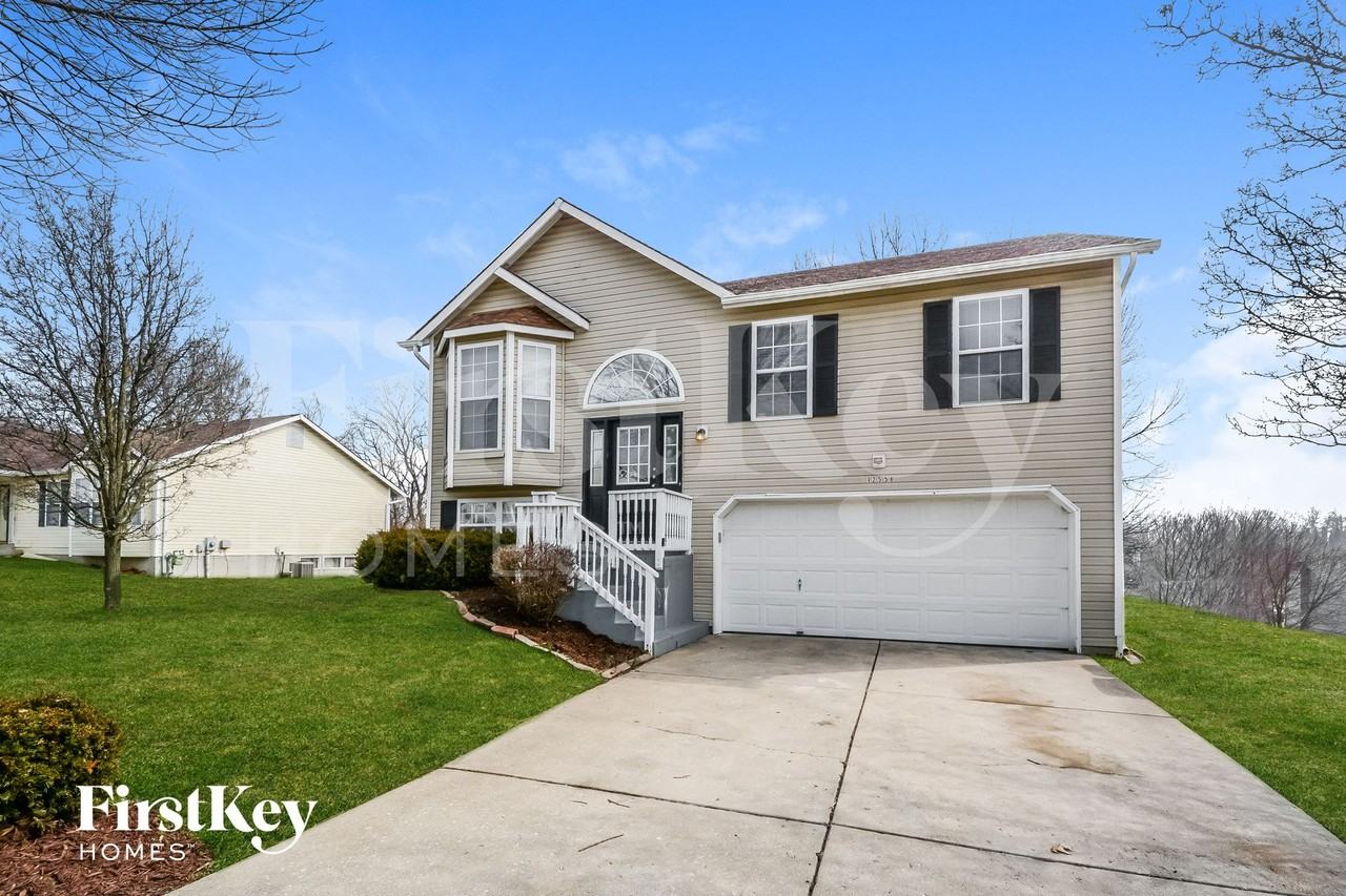 12558 Evening Shade Dr - Photo 2 of 15