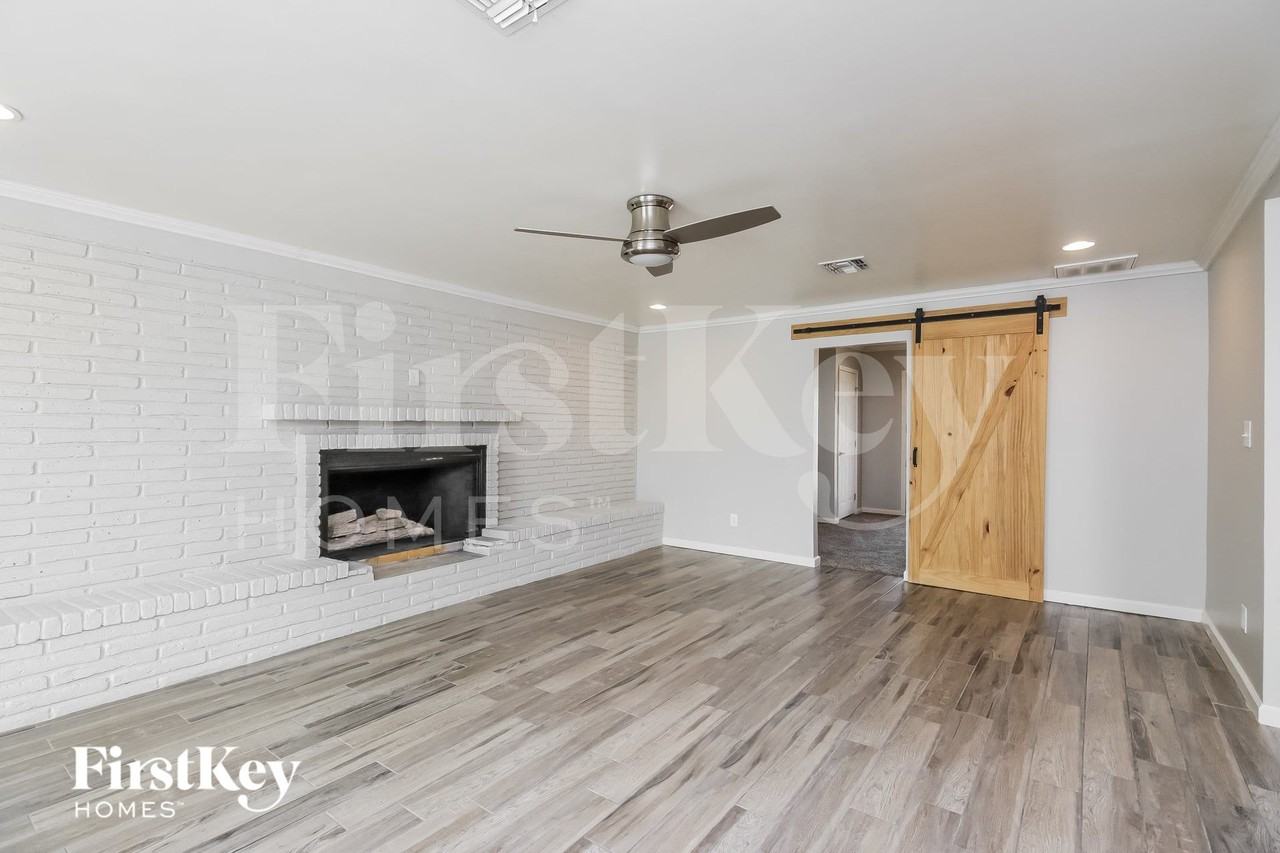 1132 N Rose St - Photo 3 of 15