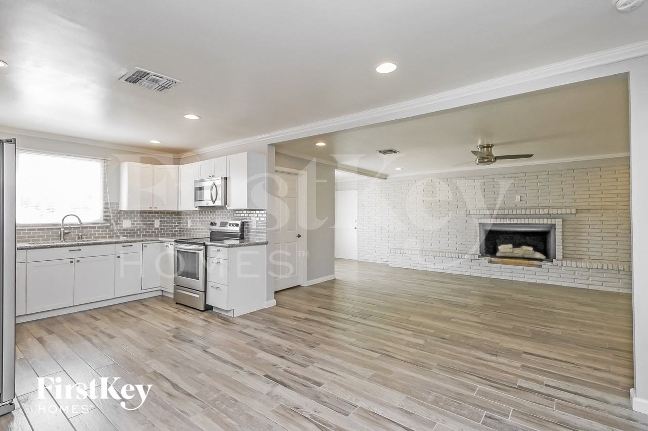 1132 N Rose St - Photo 6 of 15