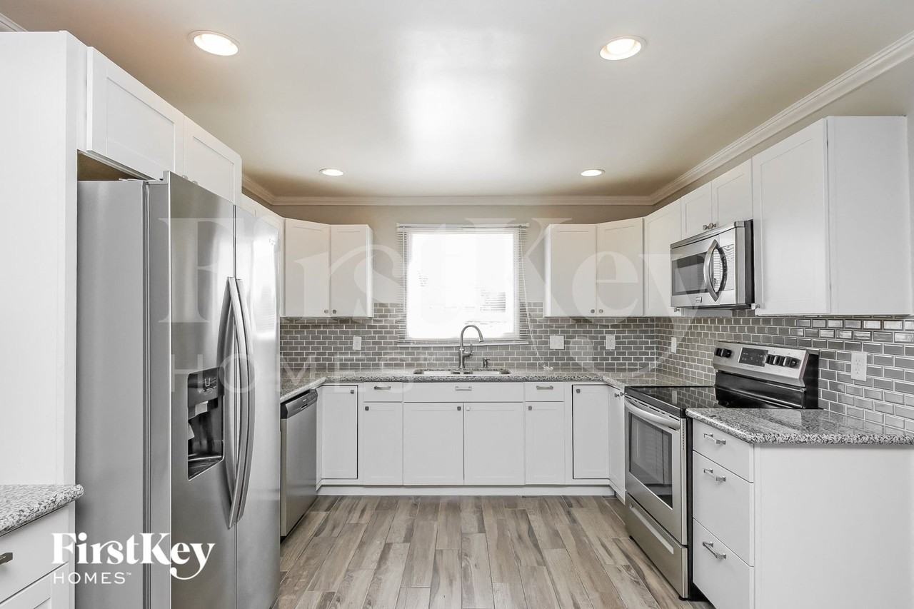 1132 N Rose St - Photo 7 of 15