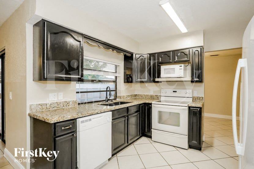 11310 Nwplace - Photo 7 of 15