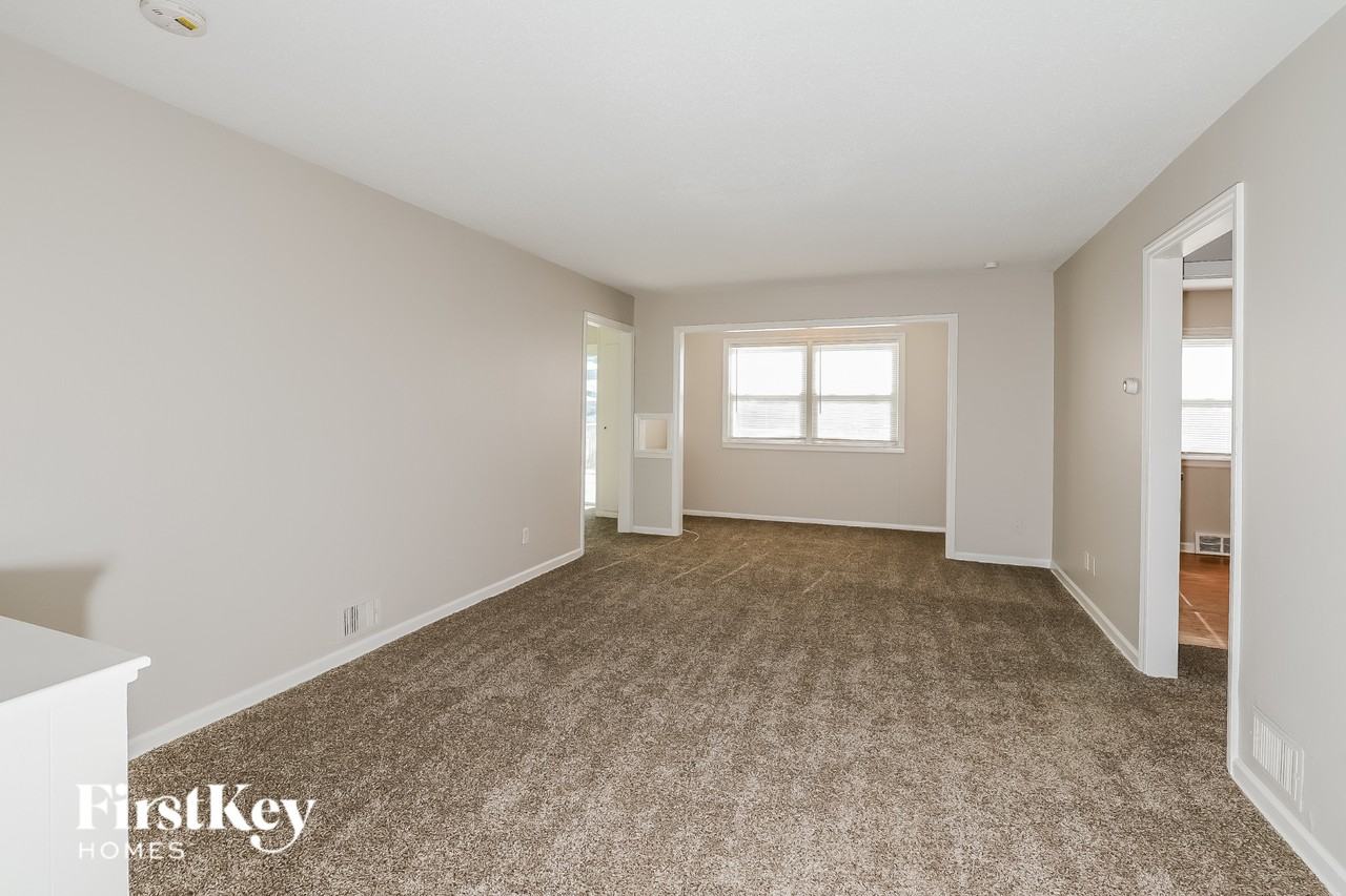 1103 Orchard Ave - Photo 2 of 15