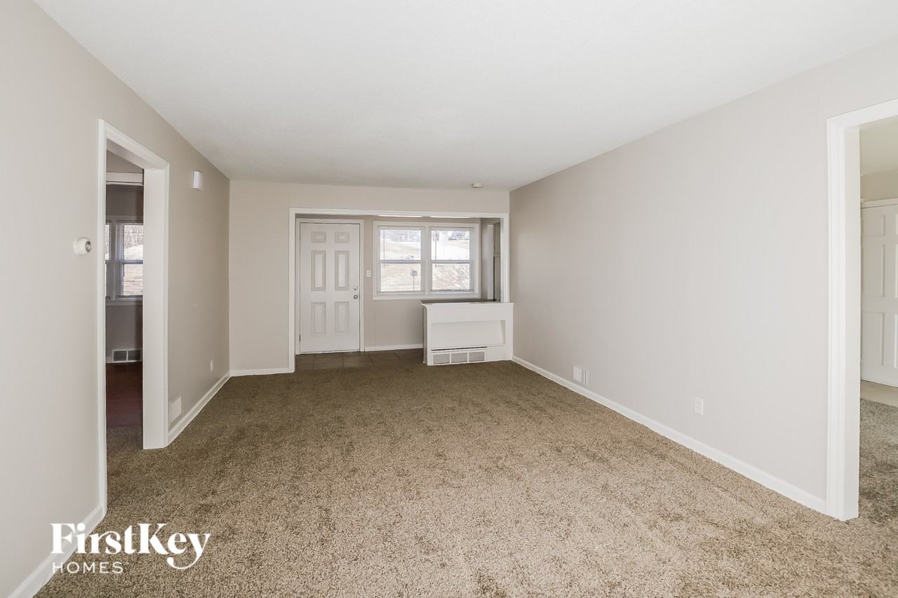 1103 Orchard Ave - Photo 3 of 15