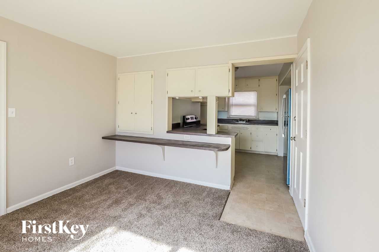 1103 Orchard Ave - Photo 4 of 15