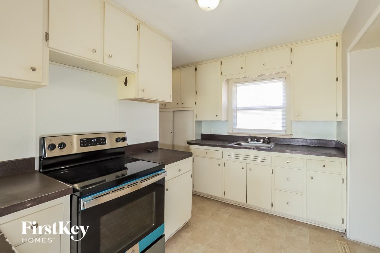 1103 Orchard Ave - Photo 5 of 15