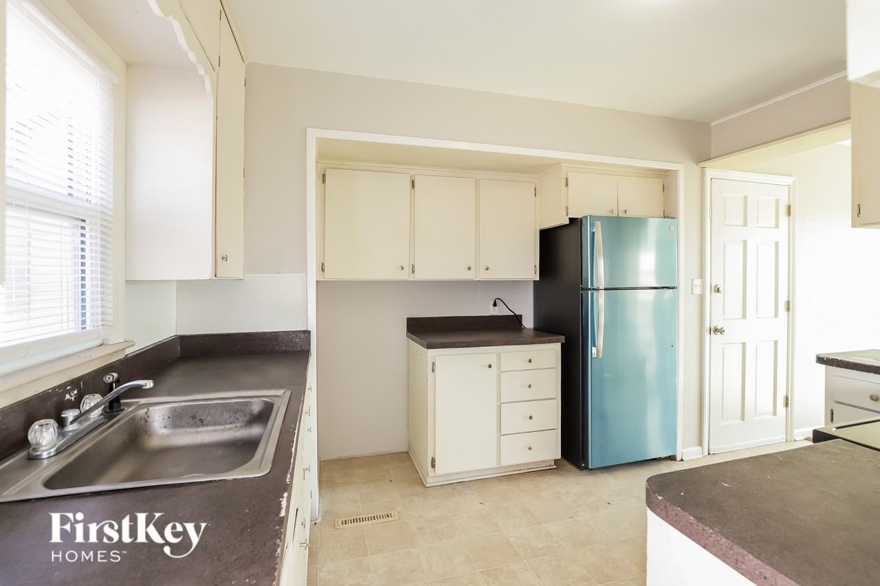 1103 Orchard Ave - Photo 6 of 15