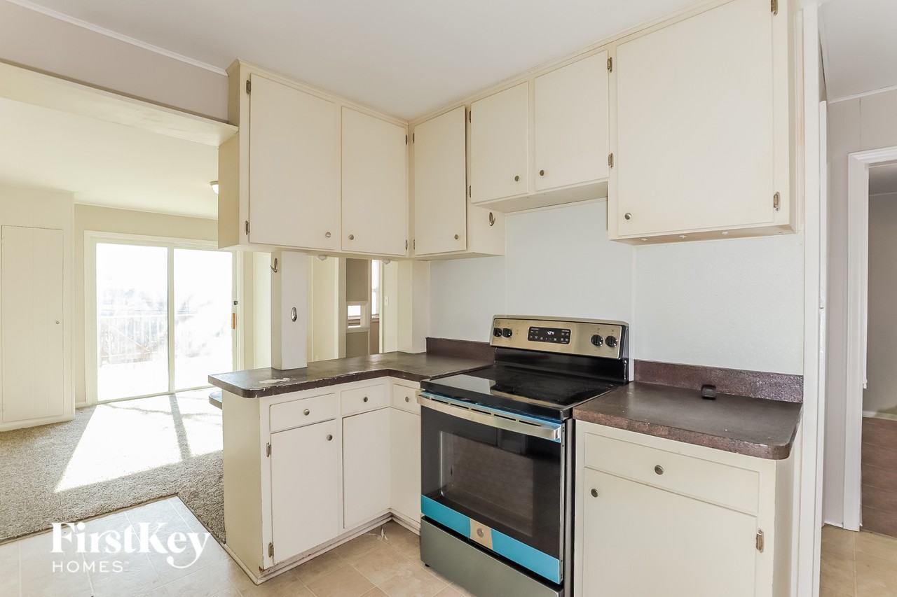 1103 Orchard Ave - Photo 7 of 15