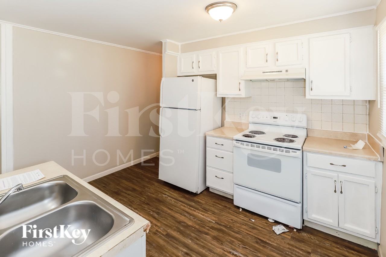 1103 Ne Cowden Dr - Photo 4 of 16