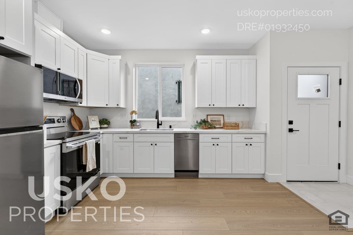 3242 X St - Photo 3 of 19