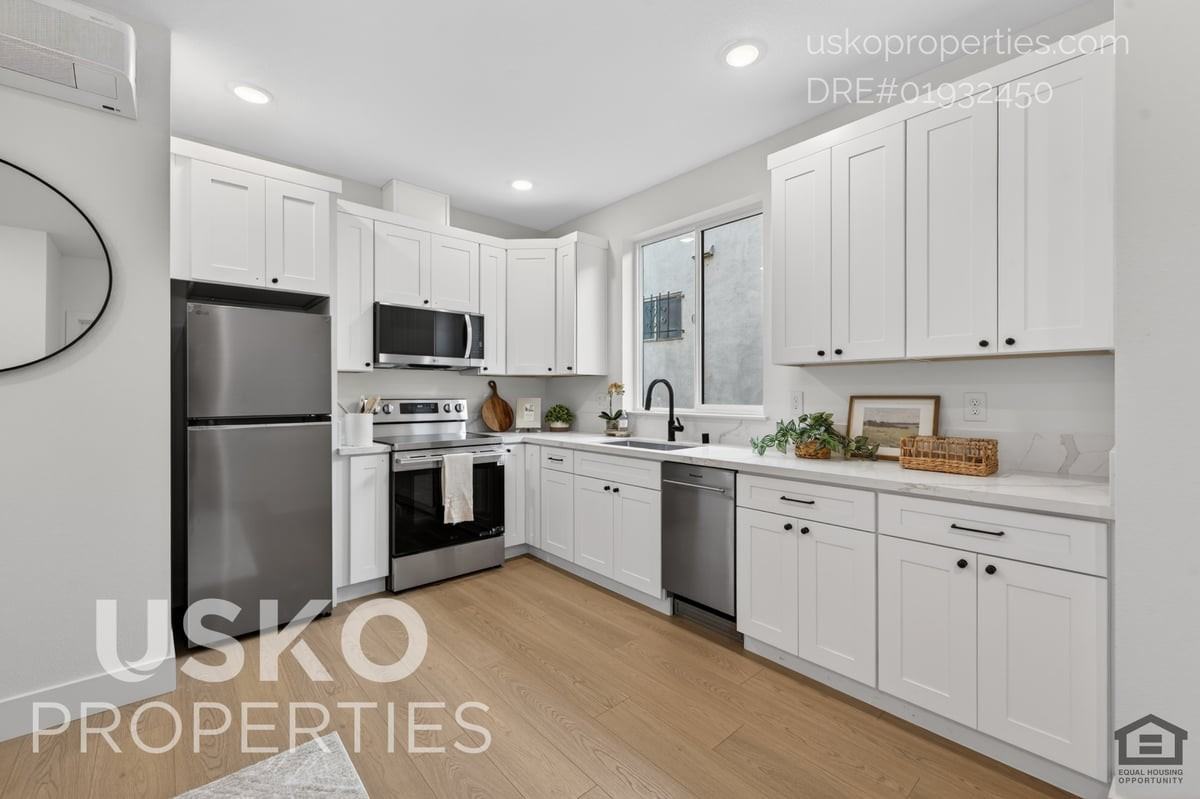3242 X St - Photo 4 of 19