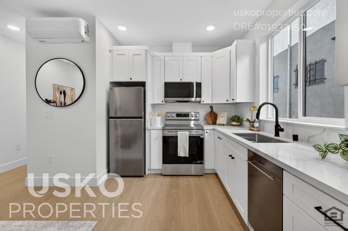 3242 X St - Photo 5 of 19