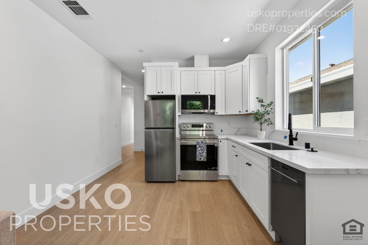 3244 X St - Photo 5 of 20