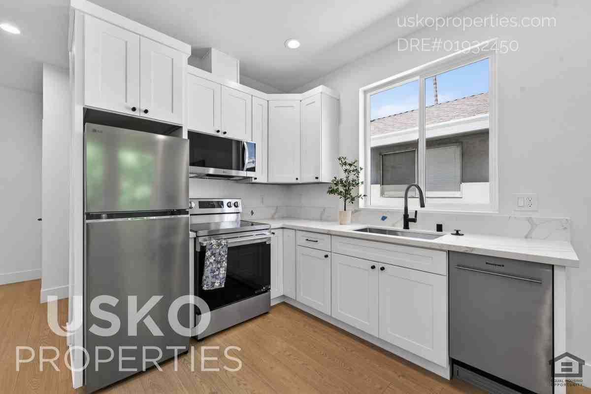3244 X St - Photo 6 of 20